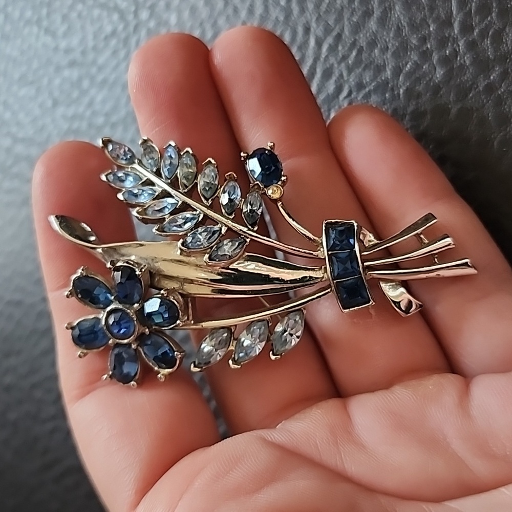 VTG brooch